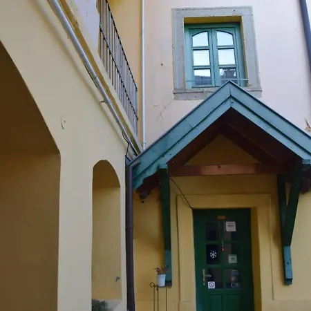 Hauser-bodnar Haz Pensjonat Eger